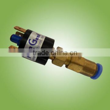 Quick connect coupling electronic water pressure control switch
