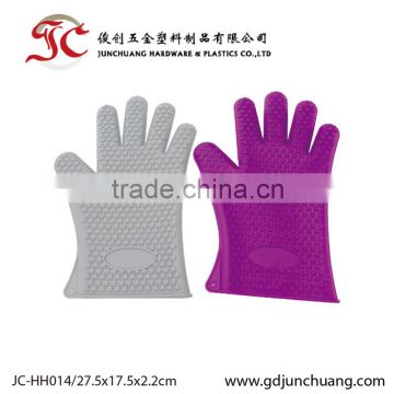 Heat resistant silicone cooking gloves