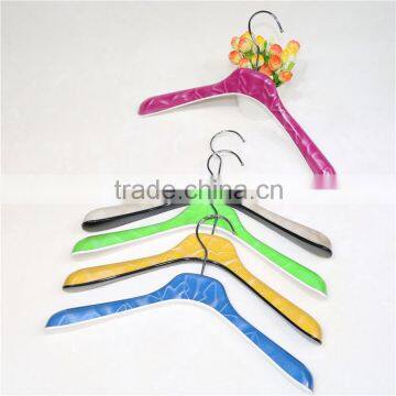Design colorful kids clothes hanger for Christmas QD-C046