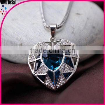 Fashion luxury Hollow out crystal heart locket necklace