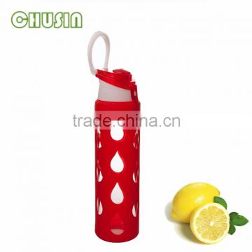 fancy glass water bottle with silicone sleeve and BPA free PP fruit infuser and lid