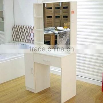 modern dressing table with mirrors