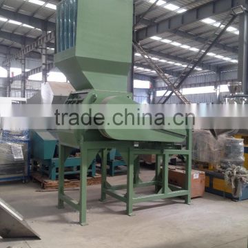 Waste HDPE milk bottles crushing and recycling machine