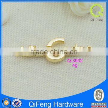 Q-3902 custom metal label for handbags gold letters shape plate