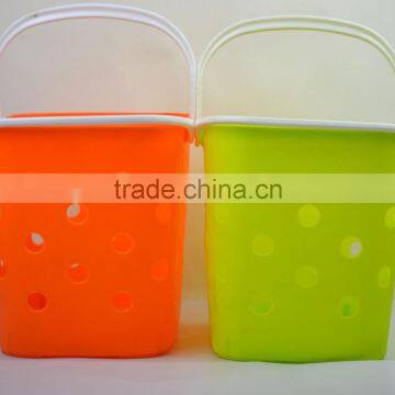 Handle plastic laundry basket