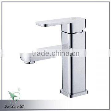 DecK mounted single handle brass basin faucet