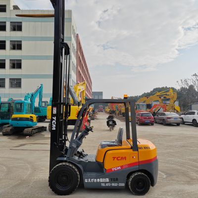 Original imported TCM 3-ton three section gantry lifting 4.5 meters forklift for sale at a low price