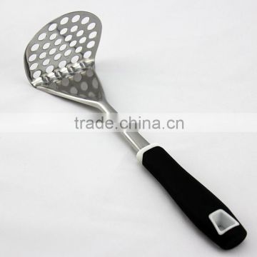2016 hot sale kitchen utnesil stainless steel potato masher with plastic long handle