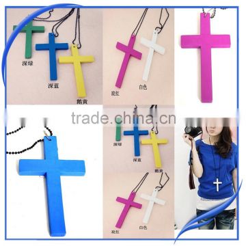 New fashion colorful small wood crucifix