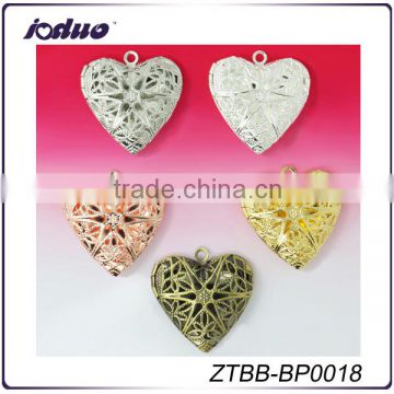 Costume Jewelry Of 26mm Antique Hollow Heart Photo Lockets
