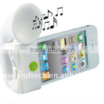 green technology products - Horn stand for iPhone 4 / 4S