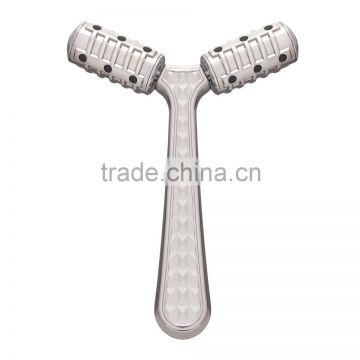Original design easy to use face roller with 3D-fitting head