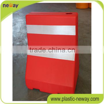 2015 hot sale Easily assembled plastic water barrier
