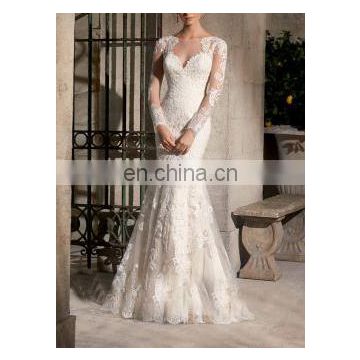Classic Lace beautiful long -sleeved white evening gown sttunning accents
