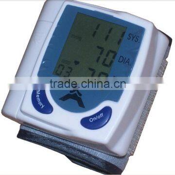 2015 brand new Intelligent home electronic wrist blood pressure instrument