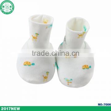 Importing from china factory newborn baby shoes baby booties with cheap price