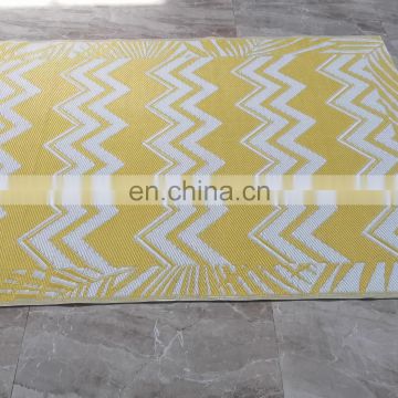 Beach fold mat with popular design