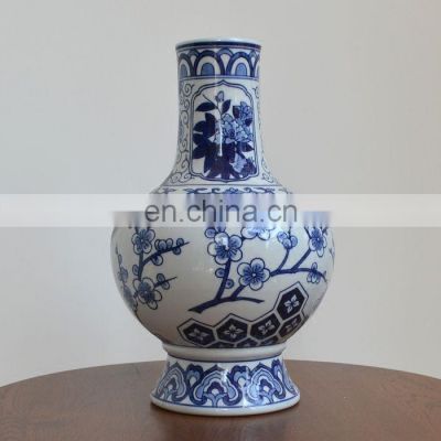 Jingdezhen blue and white vault-of-heaven porcelain vase