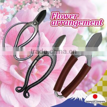 Various types of easy to use gardening tool scissors made in Japan