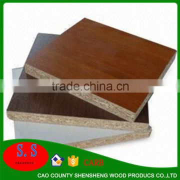 Chinese melamine particle board in sale flakeboard best price / e1 / e2 glue melamine chipboard for kitchen pantry units