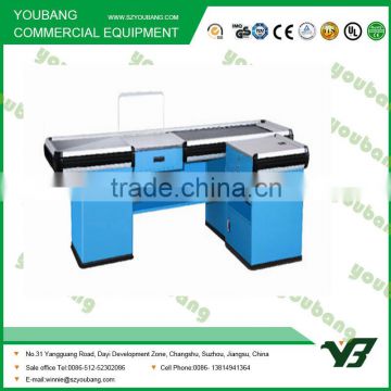 Checkout counter with belt