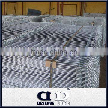 2015 Hot sale hot dipped galvanized welded mesh metal fencing panel fence