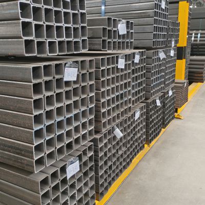 Customized Carbon Steel Welded Pipe in Square Rectangular with Factory Sale