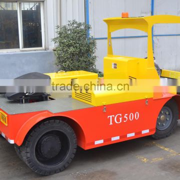 Electric tow tractor with load capacity 50T