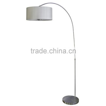 Floor lamp(Lampadaire/Una lampara) in satin steel finish with 16" creme silk fabric lamp shade