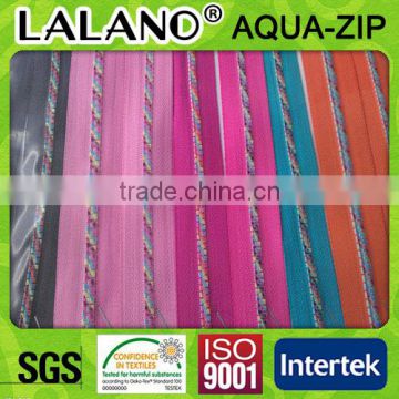 good quality plastic zipper with colorful teeth for garment accessories