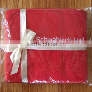 China factory supply OEM blanket embroideried logo tied with ribbon promotion gift