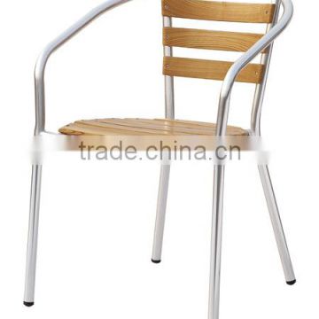 Aluminum chair with wooden slats