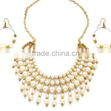 Pearl neckpiece