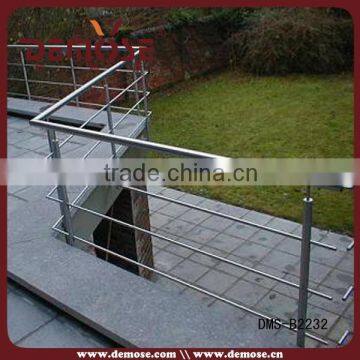 outdoor modern deck railing / steel terrace design