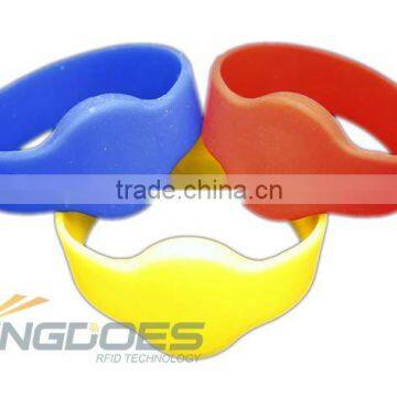 13.56MHz HF RFID Silicone Wristbands