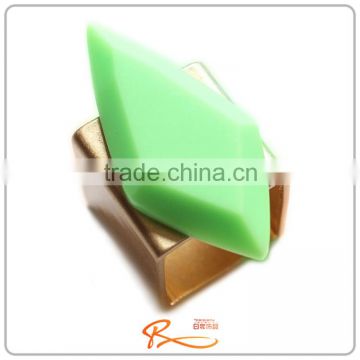 New designs high quality and fashion green resin hot selling fashion jewelry big gemstone ring
