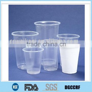 Different size clear and white pp cups