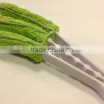 Small plastic hand Microfibre blind duster