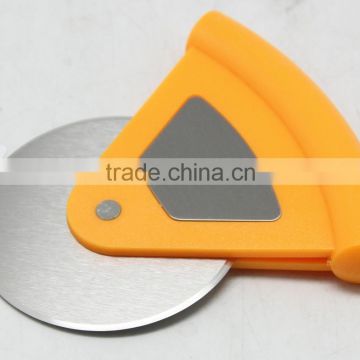 PLASTIC ABS + SS TRIANGLE PIZZA KNIFE, EASY HANDLE AND CLEAN