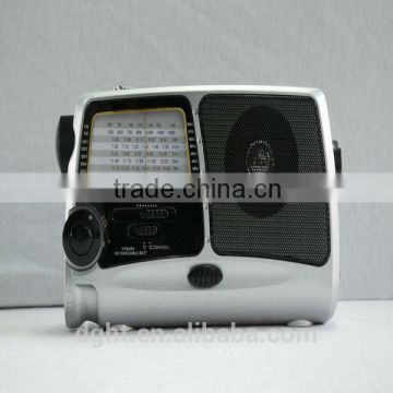2014 fashion Hand-rechargeable protable radio