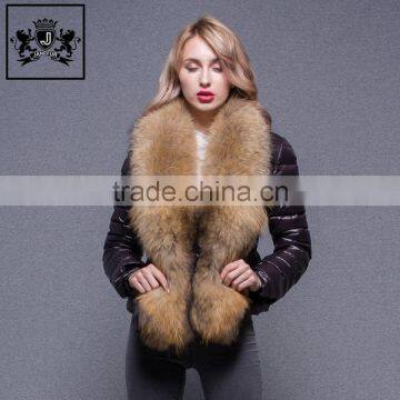 Women Beautiful Winter Duck Down Jacket with Raccoon Fur Hooded