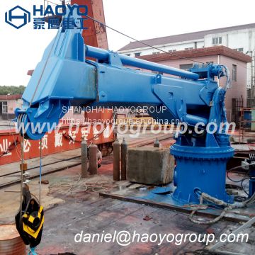 Heavy duty side crane, length between 8 and 12 meters foldable marine crane