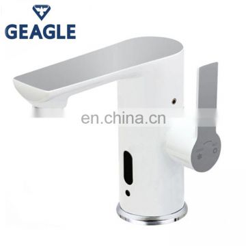 China Zhanying Hot Selling Durable white Ceramic sensor and manual combined Automatic Faucet