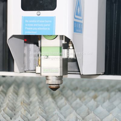 1500W 8mm Carbon Steel Sheet Metal Fiber Laser Cutting Machine