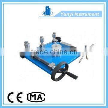 Portable hydraulic source manually