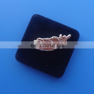 High quality imitation hard enameled feather design metal lapel pin badge