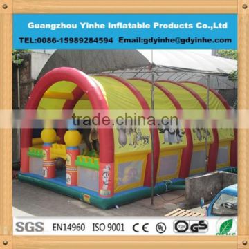 2015 new design giant inflatable fun city with roof, inflatable amusement park with roof