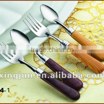 B4-1 Wood design plastic handle gift cutlery