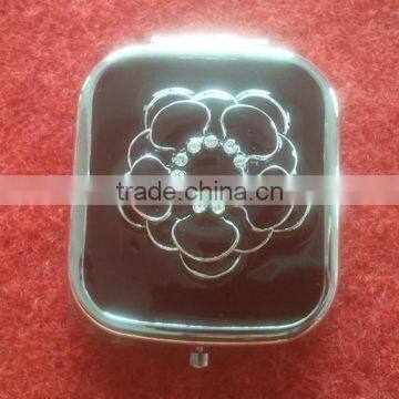 small decorative black square compact mirror with flower decor