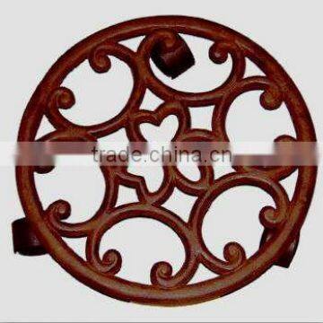 round cast iron trivet 1